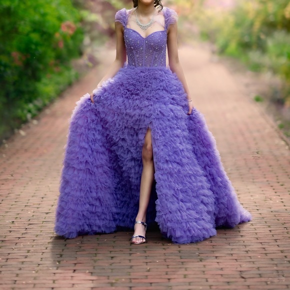 Lavender Tiered Ruffled‎ Prom Dresses with Slit Feather Beaded Sheer Bodice Sz 6 - Picture 1 of 12